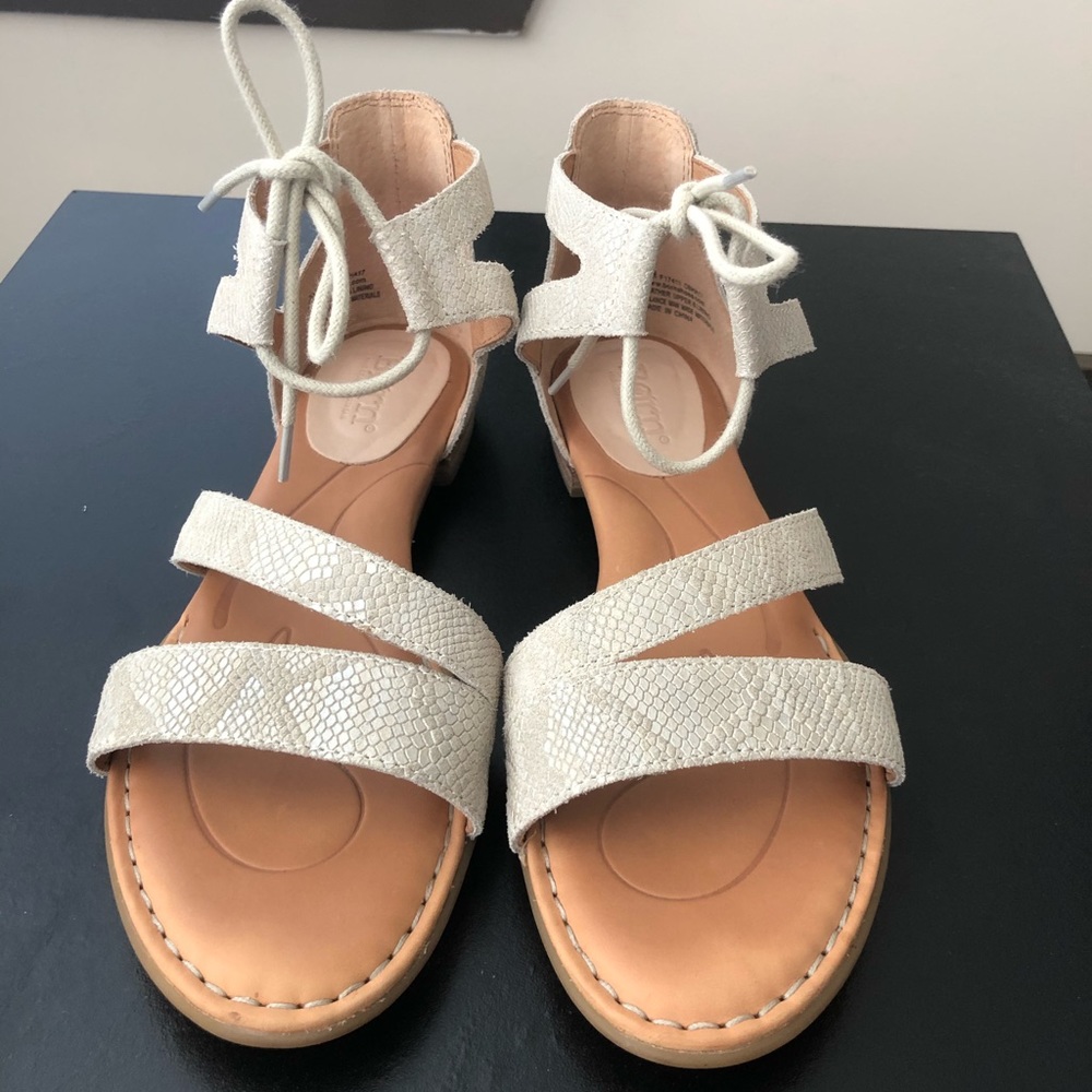 Born Casma Sandals